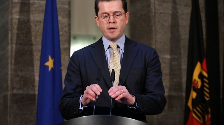Guttenberg erklärt seinen Rücktritt.