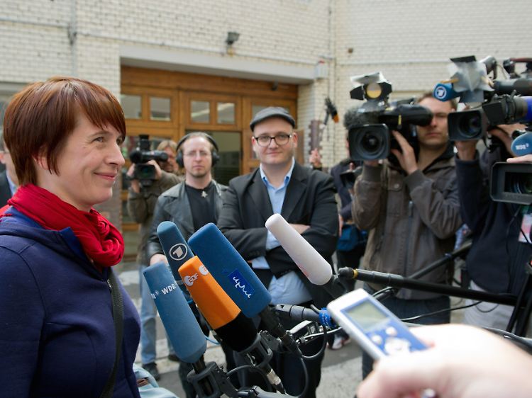 Lachende Wahlverliererin in NRW: Linken-Spitzenkandidatin Katharina Schwabedissen.