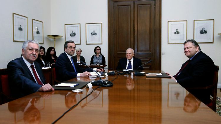 Diese drei könnten regieren, haben aber Angst vor der Wut der Straße: Fotis Kouvelis (l.), Antonis Samaras (2.v.l.) und Evangelos Venizelos (r.) zu Gast bei Präsident Papoulias.