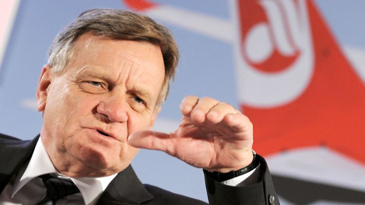 Air-Berlin-Chef Mehdorn: Sparprogramm bei Air Berlin greift.