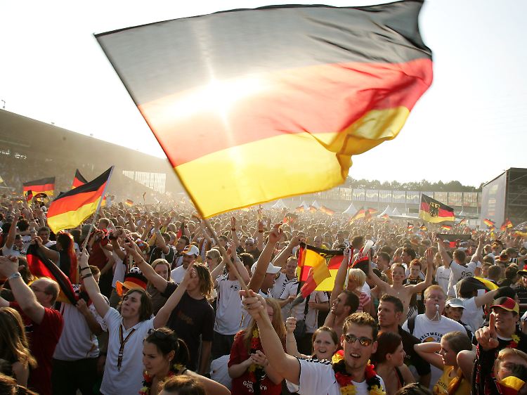 "Die Welt zu Gast bei Freunden", hier in Gelsenkirchen nach dem Sieg der deutschen Mannschaft im Spiel gegen die Argentinier.