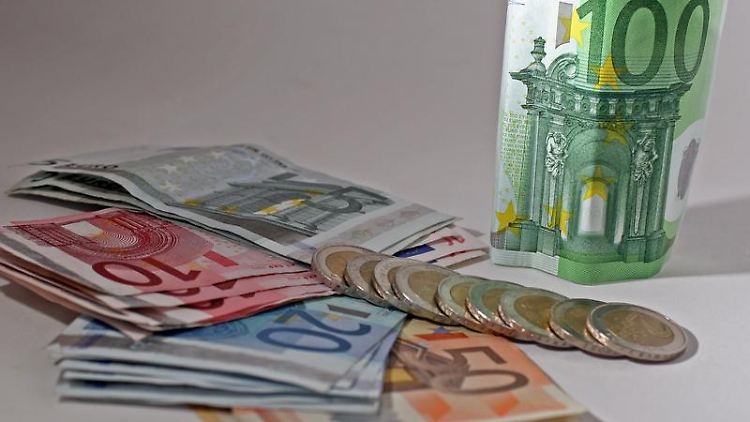 Für die Rente zu sparen, ist für Freiberufler und Selbstständige nicht immer einfach. Die Rürup-Rente ist eine Alternative. 
