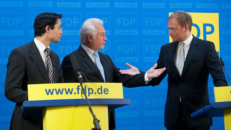 FDP-Chef Rösler mit den beiden erfolgreichen Wahlkämpfern Kubicki und Lindner.