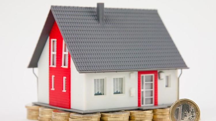 Eine gute Wirtschaftslage und moderate Finanzierungsbedingungen treiben die Nachfrage bei Immobilien an. Das macht sich an den Preisen bemerkbar. 