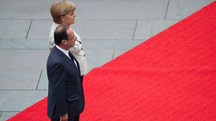 Recht förmlich ging es beim ersten Treffen von Kanzlerin Merkel und Frankreichs neuem Präsidenten Hollande zu.