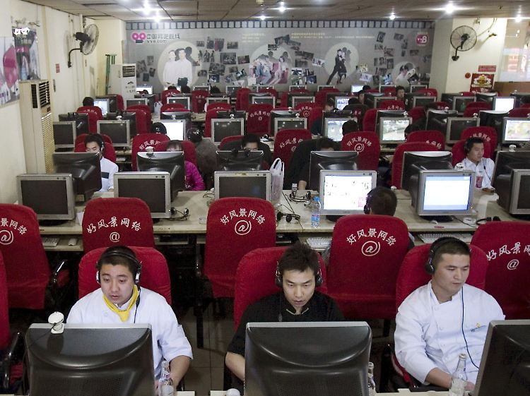 Rund 300 Millionen Chinesen sind regelmäßig online. (Archivbild)