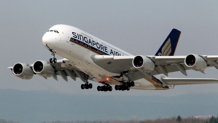Singapore Airlines hat einige der Riesenflieger von Airbus gekauft.