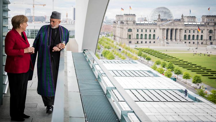 Merkel empfängt den afghanischen Präsidenten Karsai im Kanzleramt.