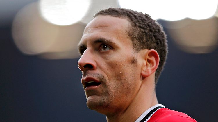 Mit Rio Ferdinand fehlt England eine wichtige Abwehrsäule. Warum, bleibt unklar.