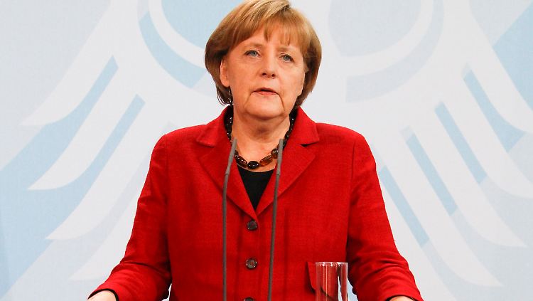 Merkel verkündete persönlich den Rausschmiss vor der Presse. Röttgen war dabei nicht anwesend.