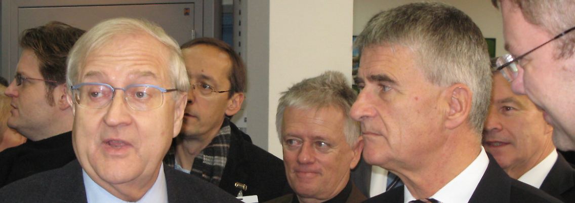 Rainer Brüderle (l) ist mit einem ganzen Stab nach China gereist.