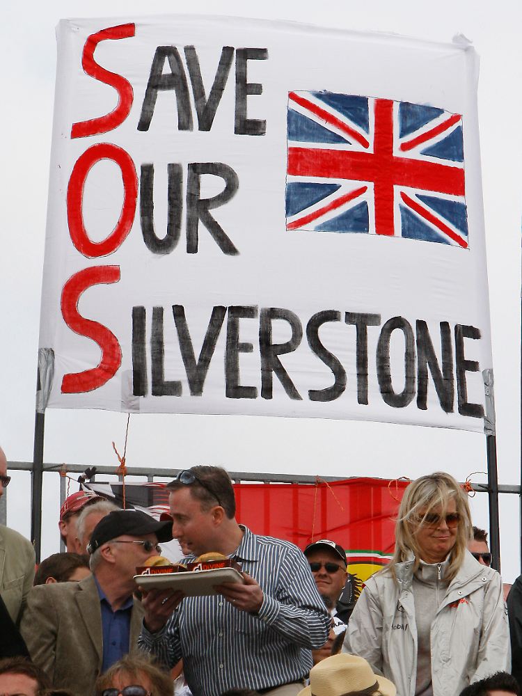 Hat funktioniert: Ein Fan und sein Plakat beim Großen Preis von Großbritannien am 20. Juni dieses Jahres.