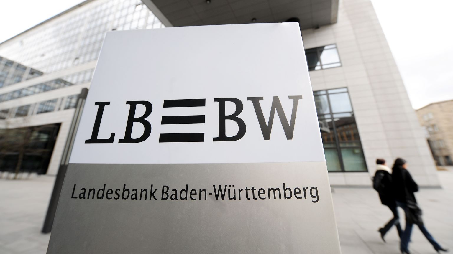 Razzia bei der LBBW: Wegen des Verdachts der schweren Untreue rücken die Ermittler mit 240 Einsatzkräften an.