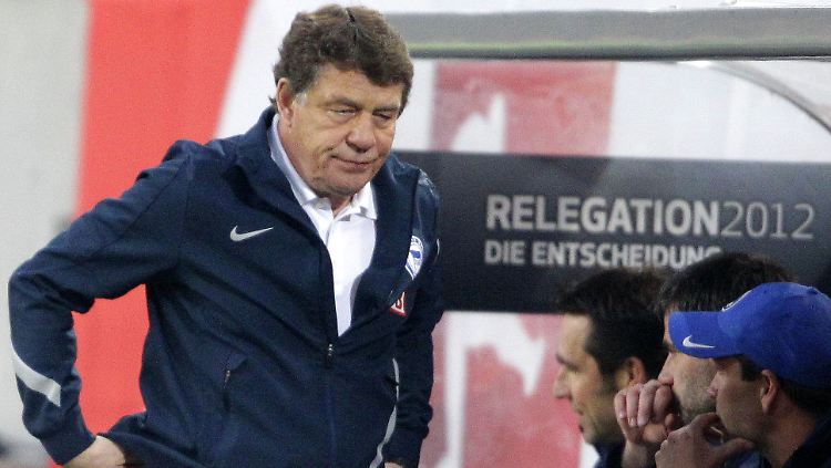 Noch nicht im Urlaub: Otto Rehhagel übt weiter mit der Hertha für ein mögliches Wiederholungsspiel.