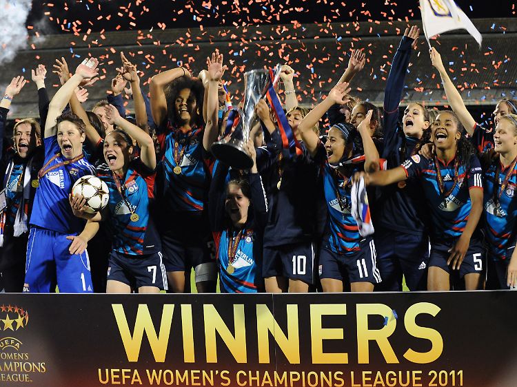 Dreimal wurde bislang ein CL-Finale bei den Frauen ausgespielt, dreimal war Olympique Lyon dabei.