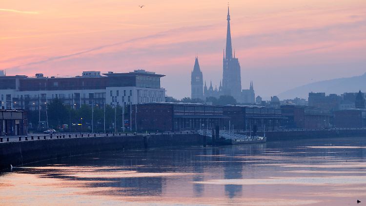 Viele Touristen wollen den Platz in Rouen sehen, auf dem die Bauerntochter hingerichtet wurde. 