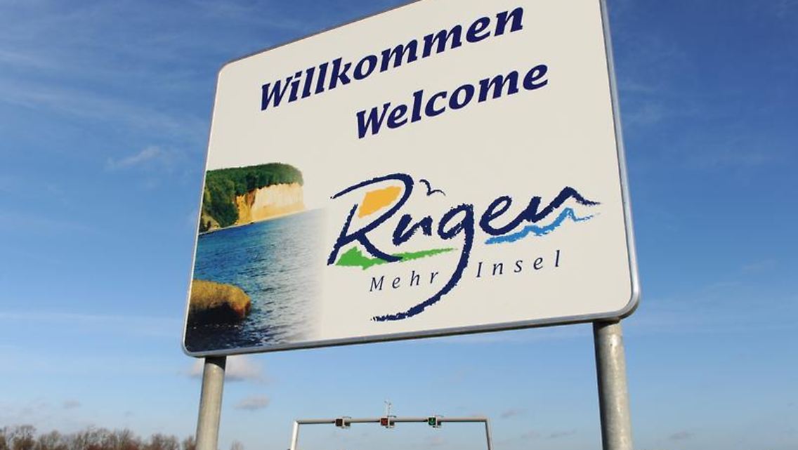 Mehr Insel - und mehr Touristen? Neue Bauprojekte lassen Umweltschützer um die Ferieninsel Rügen bangen.