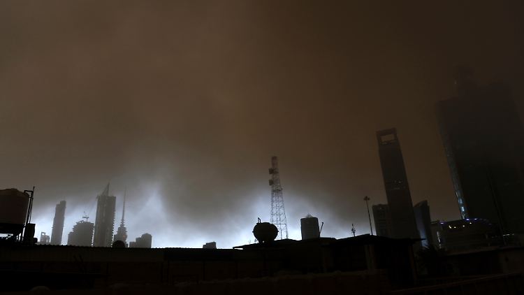 Staubwolken am Himmel über Kuwait City.