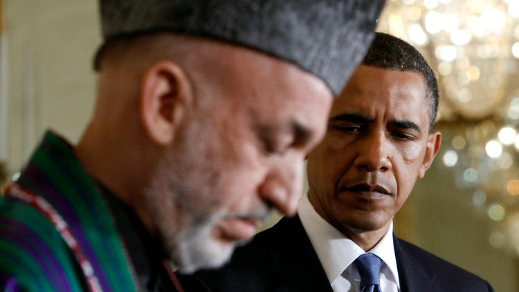 Für US-Präsident Obama (r.) war der Tod Bin Ladens ein Triumph. Afghanistans Staatschef Karsai hebt vor allem hervor, dass es auch danach noch viel zu tun gibt am Hindukusch.