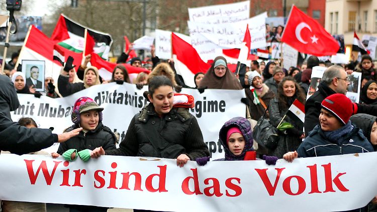 2011 solidarisierten sich die Ägypter in Berlin mit ihren Landsleuten auf dem Tahrir-Platz in Kairo. Jetzt haben sie einen neuen Präsidenten gewählt.