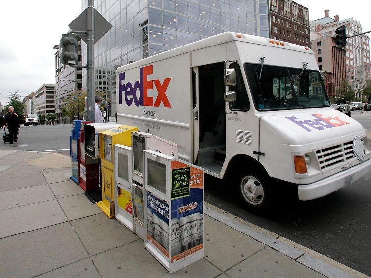 Typisches Element einer nordamerikanischen Straßenszene: Fedex-Wagen in Washington, D.C.