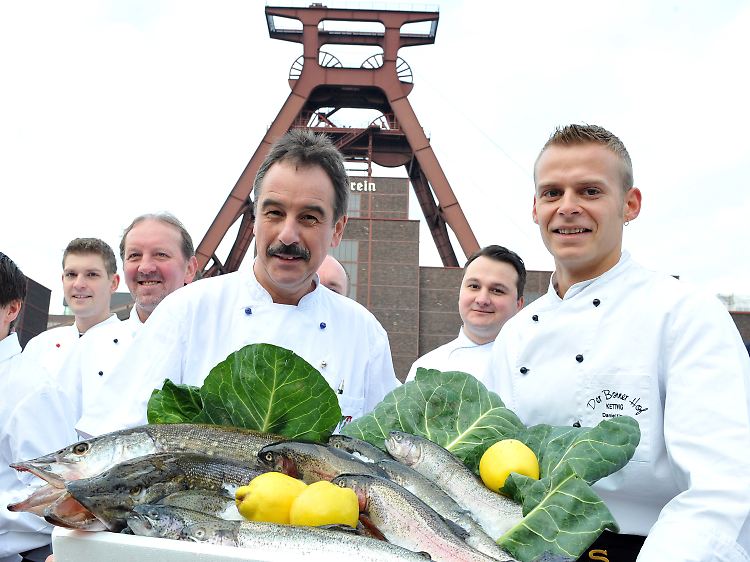 Ruhrgebiets-Gastronomen posieren anlässlich der Kulturhauptstadt 2010: "Wie isst das Ruhrgebiet" ...