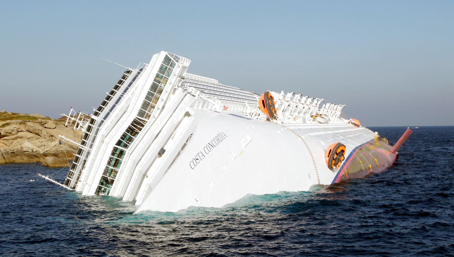 Mehr als vier Monate sind bereits vergangen, seitdem die Costa Concordia vor der italienischen Insel Giglio auf einen Felsen auflief und havarierte.