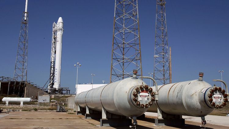 Die Rakete sollte den Frachter "Dragon" zur ISS bringen. 