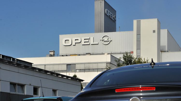 Opel-Werk in Eisenach: Angeblich prüft der Autobauer, die Produktion des Corsa komplett nach Spanien zu verlagern.