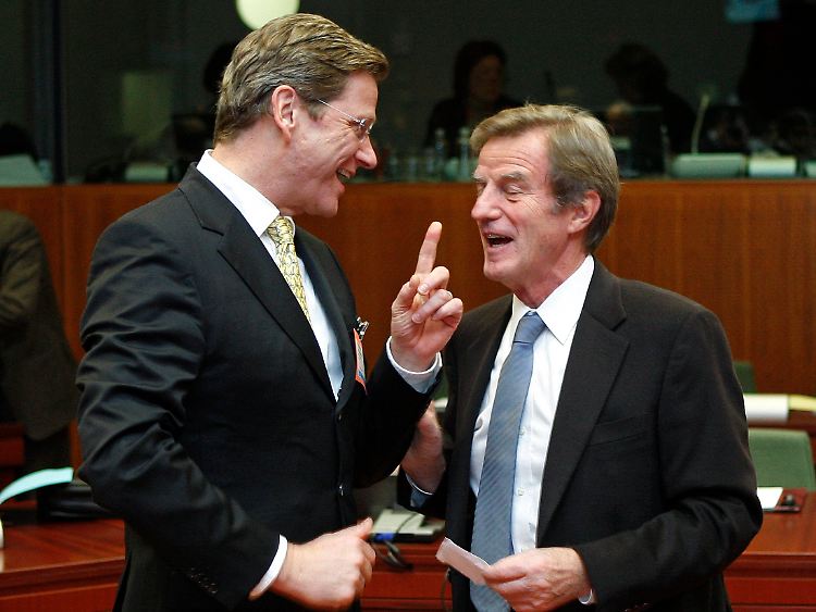 Die Erklärung sorgte auf dem Treffen für Diskussionen: Bundesaußenminister Guido Westerwelle und sein französischer Amtskollege Bernard Kouchner.