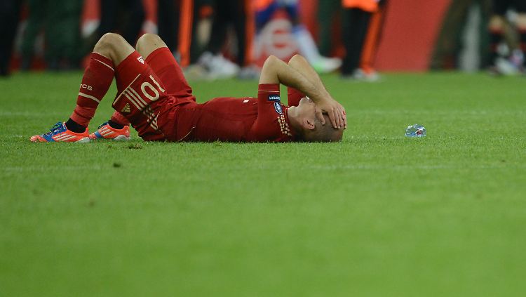 Am Boden: Arjen Robben und der FC Bayern verloren denkbar unglücklich das Endspiel um die Champions- League-Krone 2012.