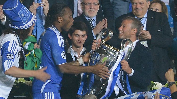 Am Ziel: Didier Drogba erfüllte Chelseas Besitzer Roman Abramowitsch den Traum vom Champions-League-Triumph.