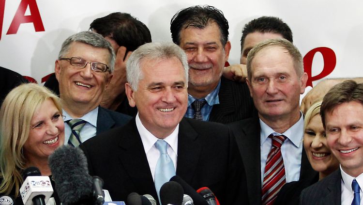 Sieg im dritten Anlauf: Tomislav Nikolic (Mi.)
