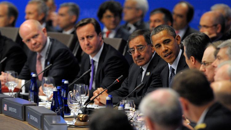 US-Präsident Obama im Kreise seiner Gäste. Er will die Europäer stärker an den finanziellen Lasten der Nato beteiligen.