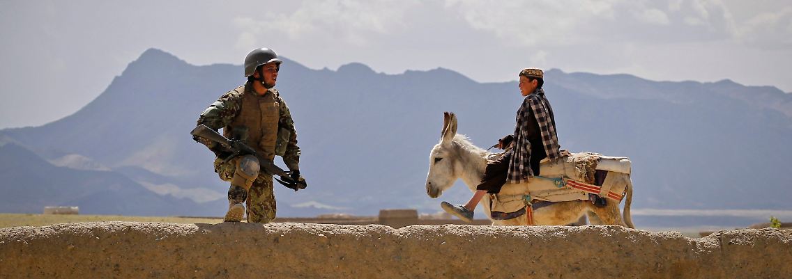 An einem Kontrollpunkt in der Provinz Logar, die noch unter US-Verwaltung steht.