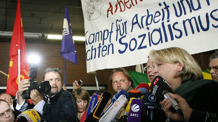 Auf der Betriebsversammlung fordert Kraft die Mitarbeiter zur Offensive auf.