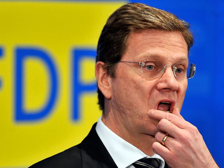 Politisch am schlimmsten sei, "wie der FDP-Bundesvorsitzende Guido Westerwelle damals Möllemann gewähren ließ", schreibt der Mannheimer Morgen.