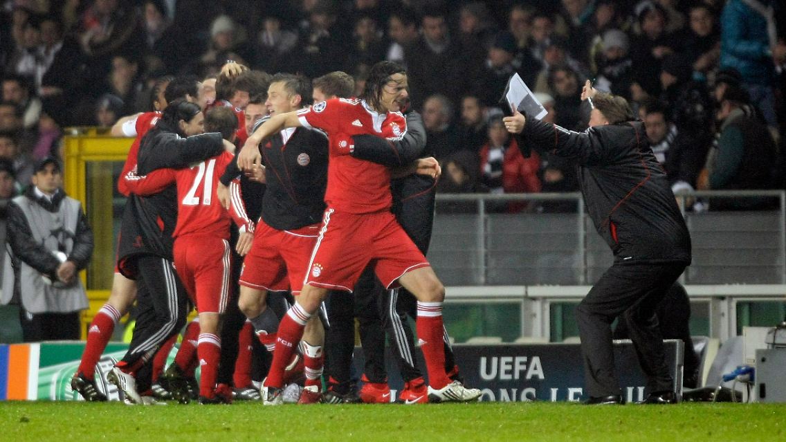 Erst durften die Bayern über vier Treffer jubeln, anschließend über das Erreichen der K.o.-Runde.