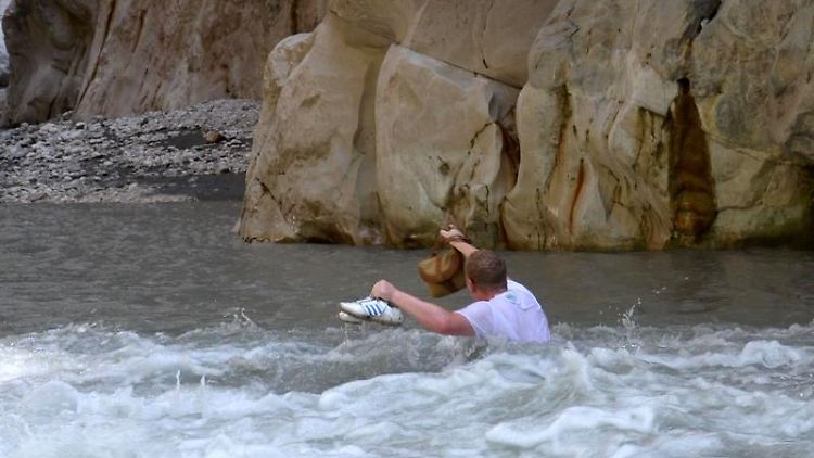 Vorsicht, Stromschnelle: Wer die Kraft des Wassers in der Sakklikent-Schlucht unterschätzt, geht schnell baden.