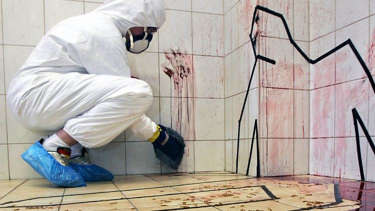 Inzwischen bilden Firmen bereits Tatortreiniger aus.