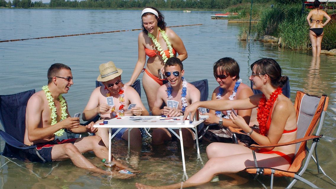 Das kann auch mal ein heimischer Badesee sein.