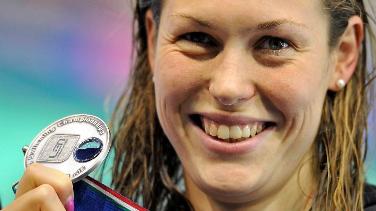 Jenny Mensing mit ihrer Trophäe.