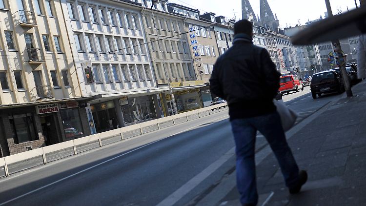 Die Sicherheitsbehörden wollen Salafisten in Deutschland weiter im Auge behalten. 24 Personen werden als "Gefährder" eingestuft.