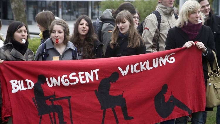 In ganz Deutschland - wie hier in Koblenz - demonstrieren Studenten seit Wochen für bessere Studienbedingungen.