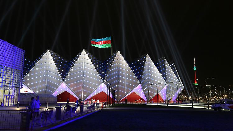 In der Kristallhalle wird das Finale des ESC ausgetragen. Das Regime in Aserbaidschan will hinter seinen neuen Glitzerfassaden auch Menschenrechtsverbrechen verstecken.