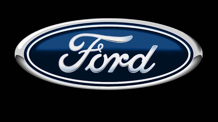 Weil der Autobauer wieder auf festen Füßen steht, darf er auch sein Logo wieder mit Stolz tragen.