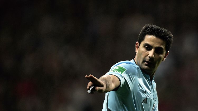 Der Schiedsrichter Babak Rafati wird nicht mehr ein Fußballspiel pfeifen.