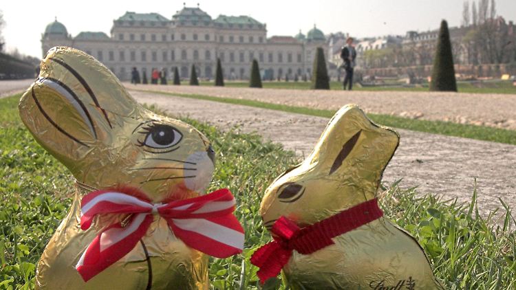 Der EuGH (im Hintergrund) hält den Goldhasen nicht für schützenswert.