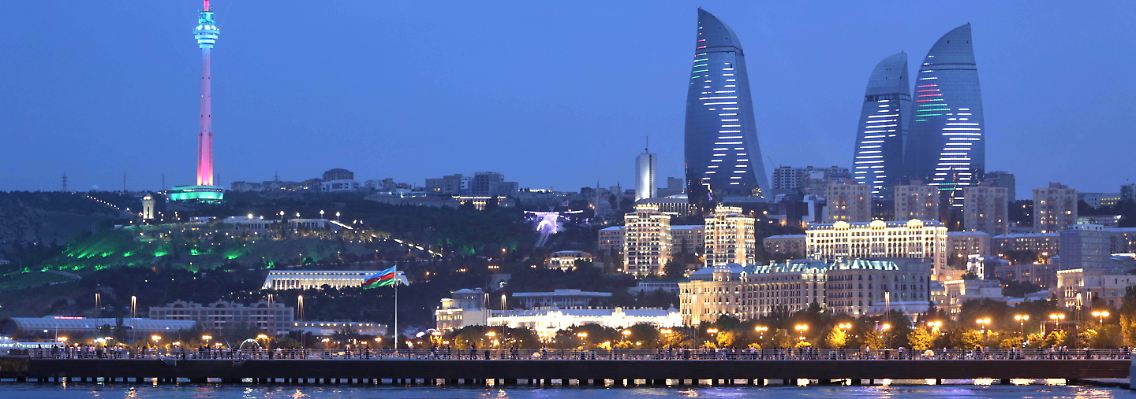 Die Skyline von Baku ist atemberaubend.