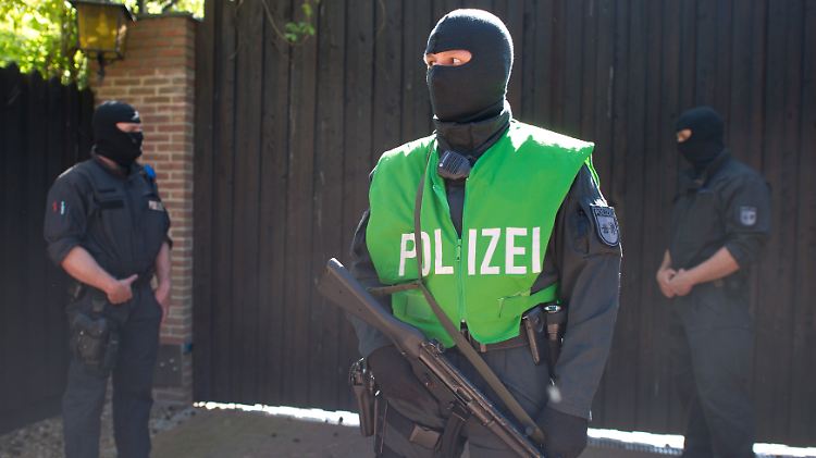 Die Polizei durchkämmte rund 80 Wohnungen.